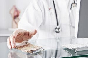 Themenschwerpunkt Heilmittel-Richtlinie: Ärztehonorare sichern auf Kosten der Patienten