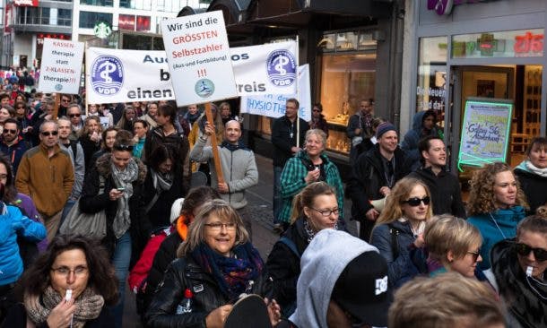 Therapeuten-Demonstration in Kiel macht auf Probleme der Branche aufmerksam