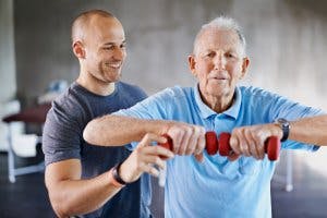 Physiotherapie trägt zur Sturzprävention im Alter bei