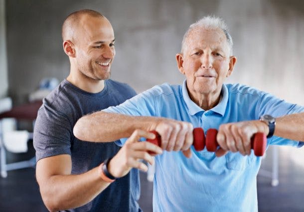Physiotherapie trägt zur Sturzprävention im Alter bei