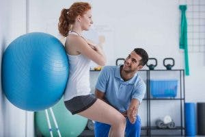 Bewegungsschmerzen behandeln: Weniger Operationen, mehr körperliche Aktivität
