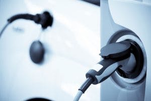 E-Dienstwagen: Stromkosten an privater Steckdose zahlt der Chef